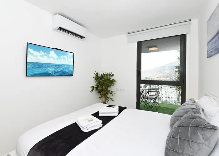 L.T.D- My View. 2 Bedroom Apartment By The Lake.