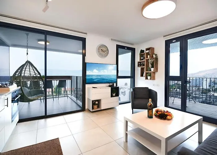 L.T.D- My View. 2 Bedroom Apartment By The Lake.